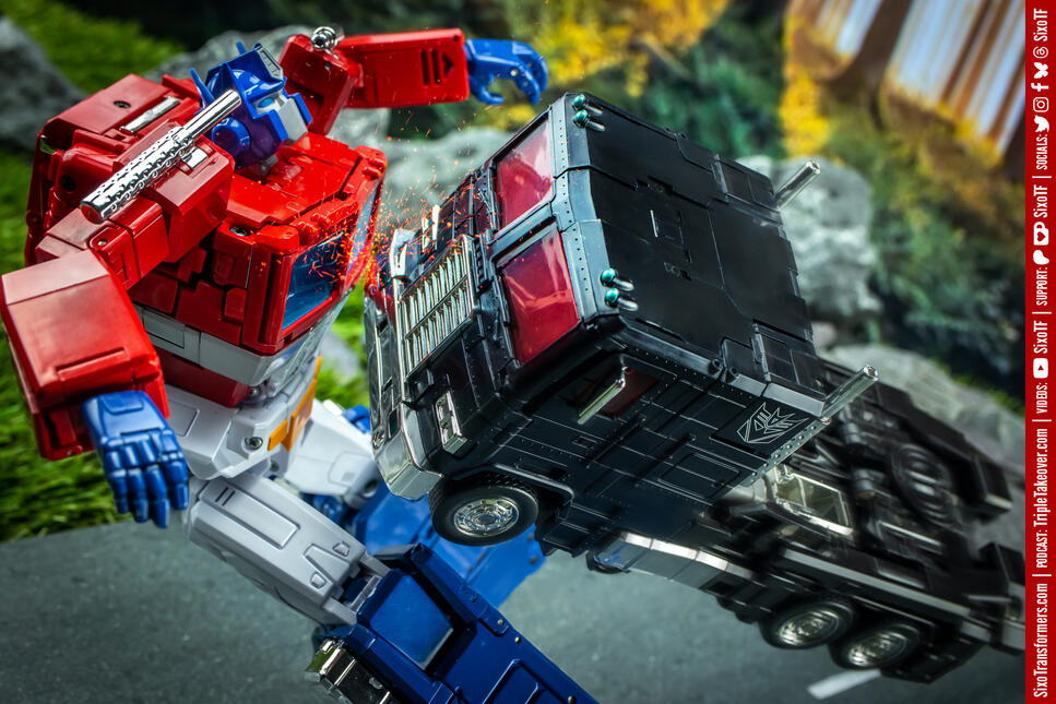 Masterpiece Optimus Prime vs Nemesis Prime